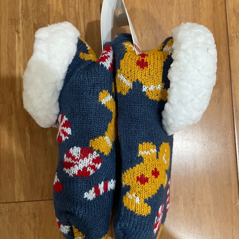 Christmas Gingerbread Slipper Socks - Picture 3 of 6